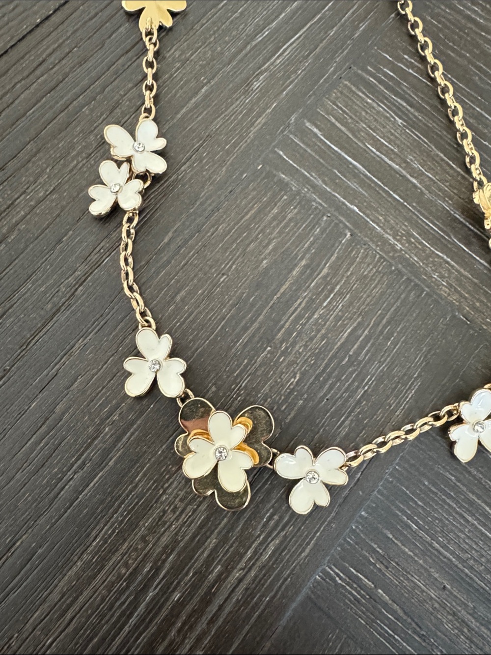 Kate Spade Floral Necklace Gold Tone White Enamel Flower Statement Jewelry - Picture 3 of 5